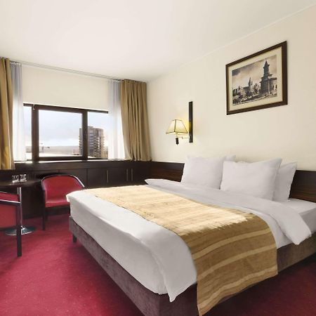 Ramada Iasi City Center Bagian luar foto