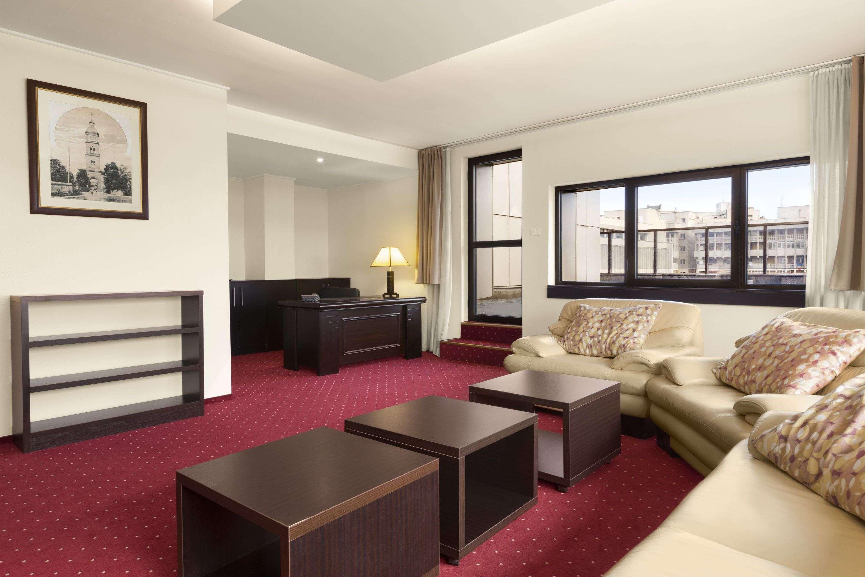 Ramada Iasi City Center Bagian luar foto
