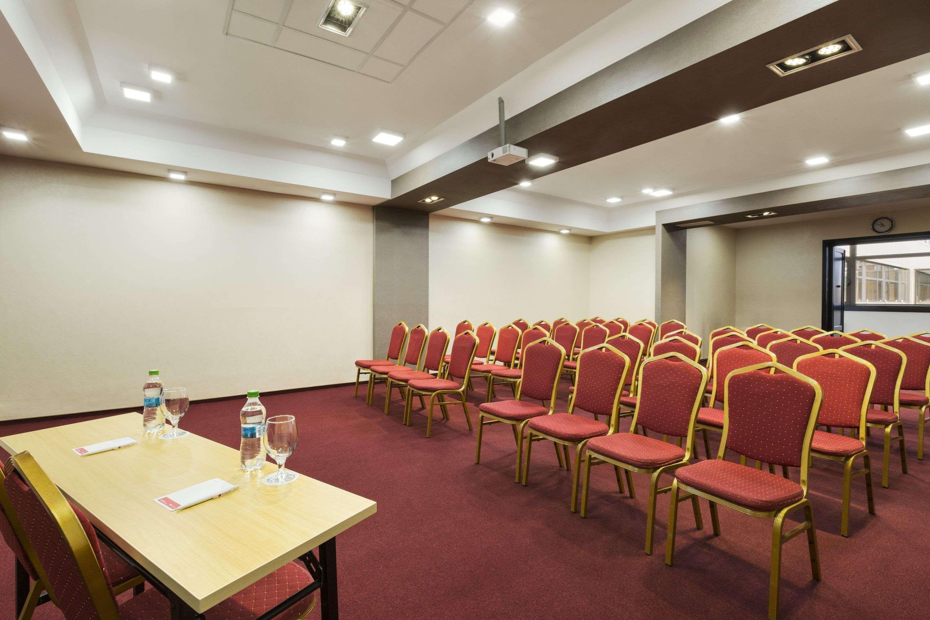 Ramada Iasi City Center Bagian luar foto
