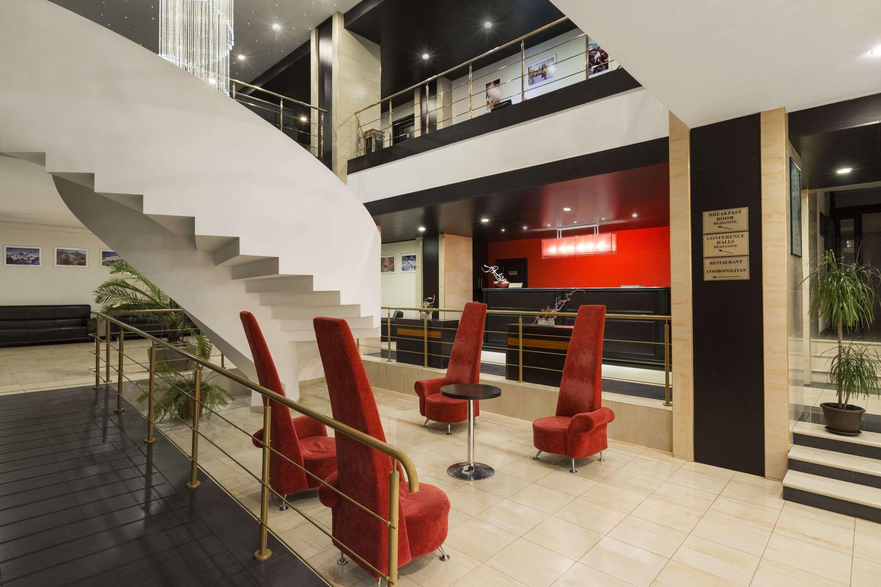 Ramada Iasi City Center Bagian luar foto
