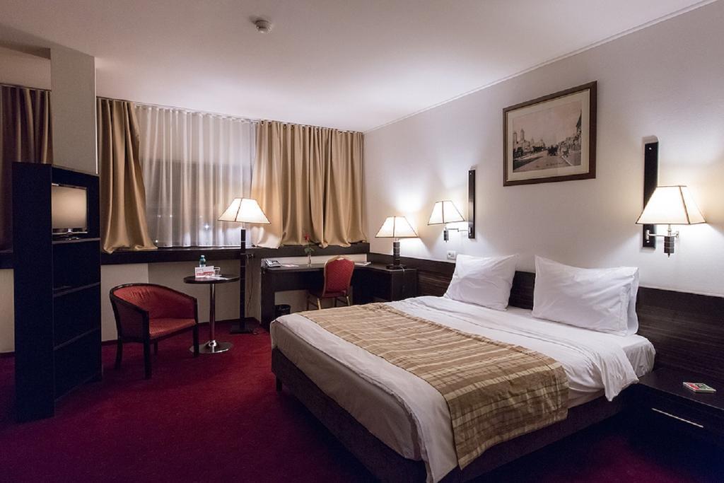 Ramada Iasi City Center Bagian luar foto