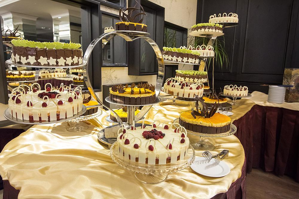 Ramada Iasi City Center Bagian luar foto