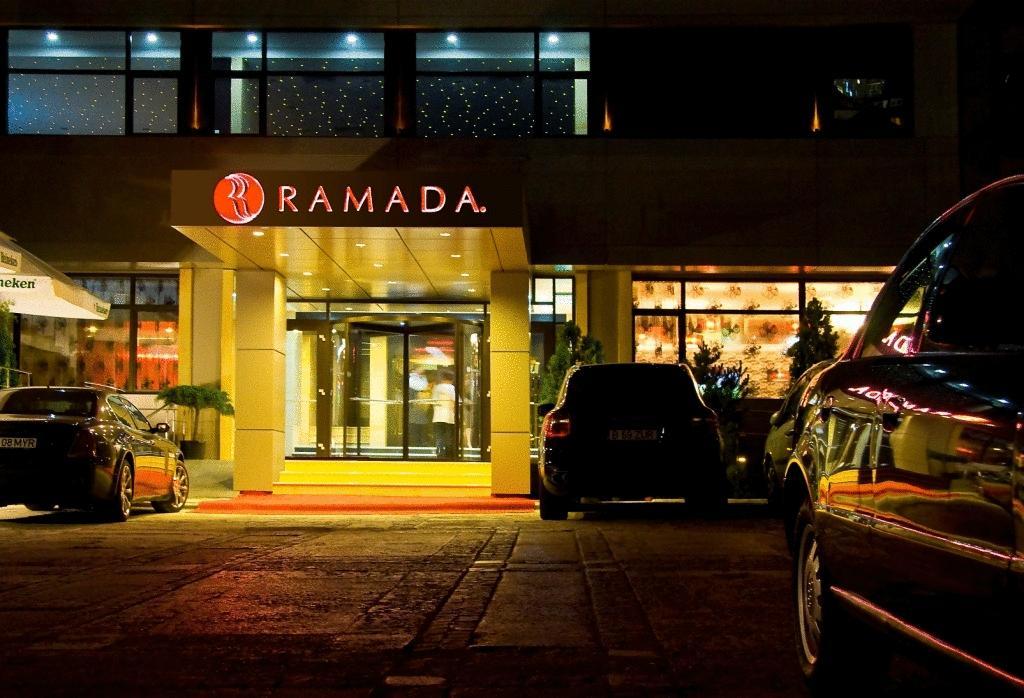 Ramada Iasi City Center Bagian luar foto